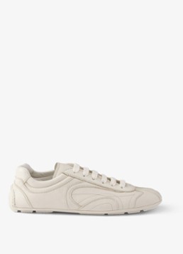 Prada Dames Montecarlo Re-Edition 2005 sneaker van lamsleer in de kleur Gebroken wit