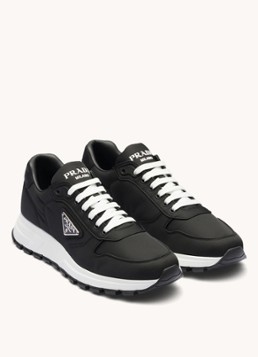 Prada Heren Prax 01 Re-Nylon sneaker met logo in de kleur Zwart