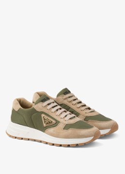 Prada Heren Prax 01 Re-Nylon sneaker met suède details in de kleur Beige