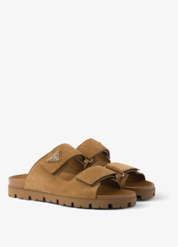 Prada Heren Sandaal van kalfssuède in de kleur Camel