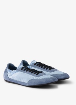 Prada Heren Collapse Re-Nylon sneaker met suède details in de kleur Lichtblauw