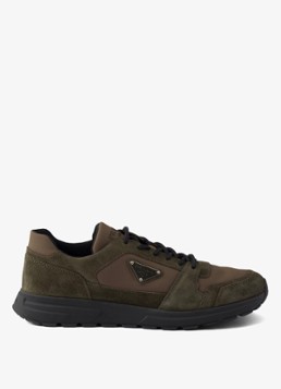 Prada Heren Prax Re-Nylon sneaker met kalfssuède details in de kleur Donkergroen