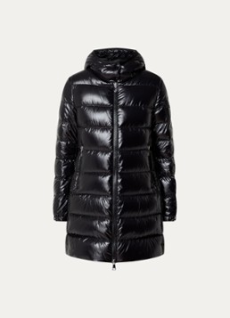Moncler Dames Courcelle longline puffer jas met glanzende finish en logo in de kleur Zwart, maat: M