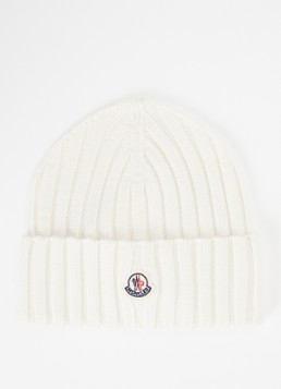 Moncler Dames Ribgebreide muts van wol met logo in de kleur Ivoor, maat: ONE SIZE
