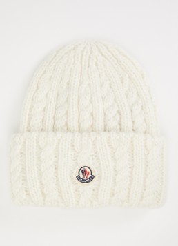 Moncler Dames Kabelgebreide muts in alpaca wolblend met logo in de kleur Ivoor, maat: ONE SIZE