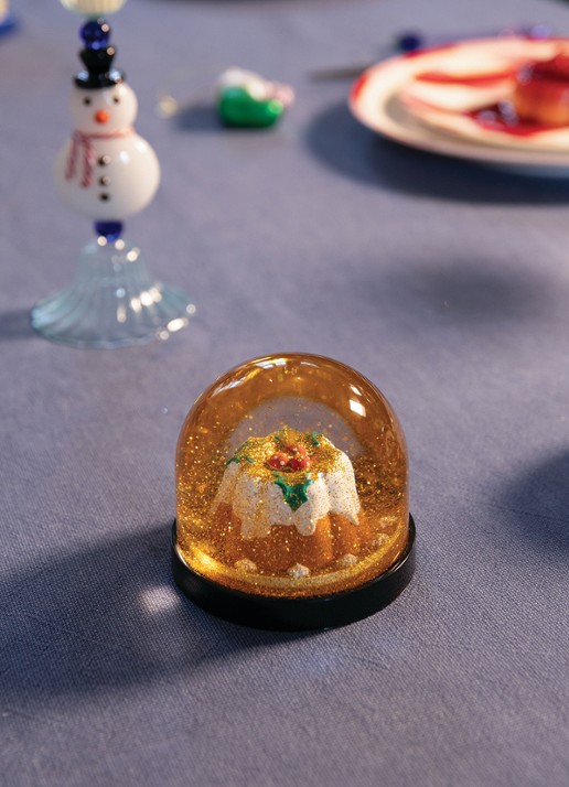 &Klevering Wonderball Pudding sneeuwbol 8,5 cm - voorkant 2 bruin