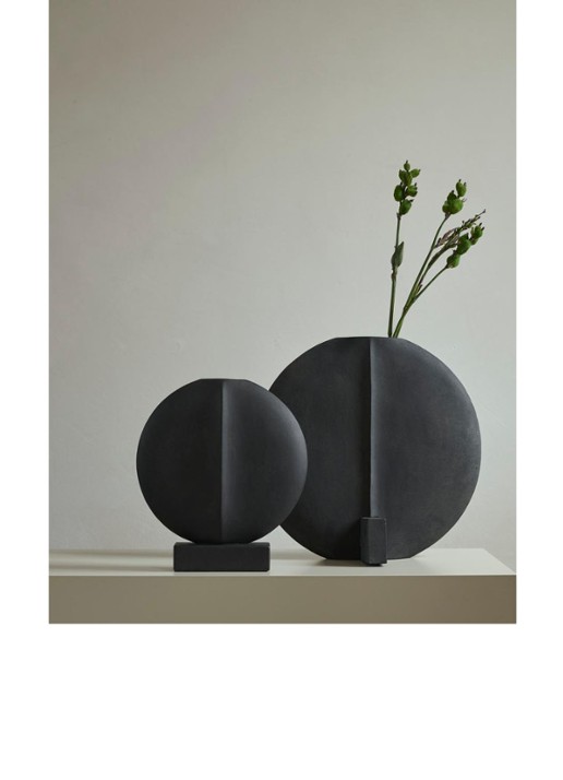 101 Copenhagen Guggenheim Mini vaas 32 cm - voorkant 3 donkerbruin