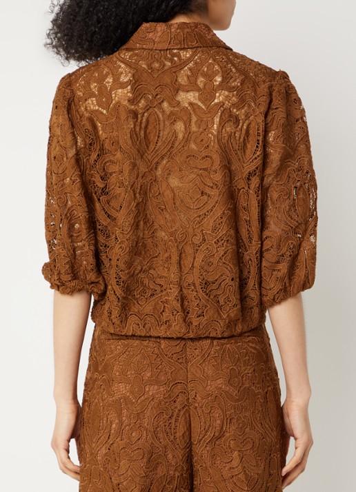 Aaiko Cozy blouse met broderie en ballonmouw - achterkant cognac