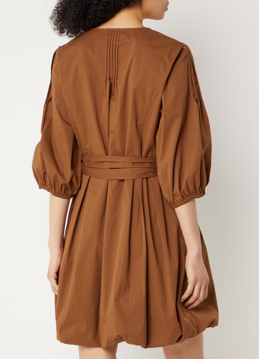 Aaiko Isolde mini jurk met ceintuur en ballonmouw - achterkant 2 cognac