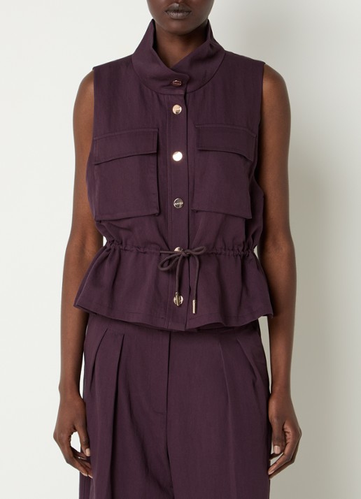 Aaiko Lena gilet met borstzakken en strikceintuur - detail aubergine
