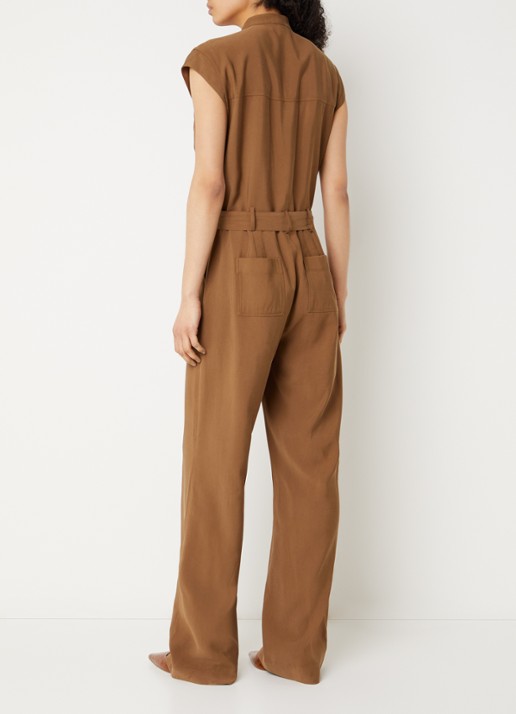Aaiko Lisanna flared jumpsuit met strikceintuur - achterkant 3 cognac