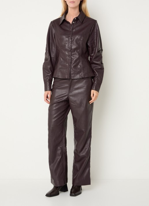 Aaiko Rianne high waist loose fit broek van imitatieleer - voorkant 2 aubergine