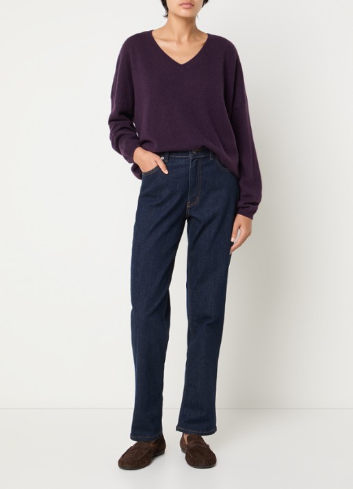 Absolut Cashmere. Alicia fijngebreide pullover van kasjmier met V-hals - voorkant 3 aubergine