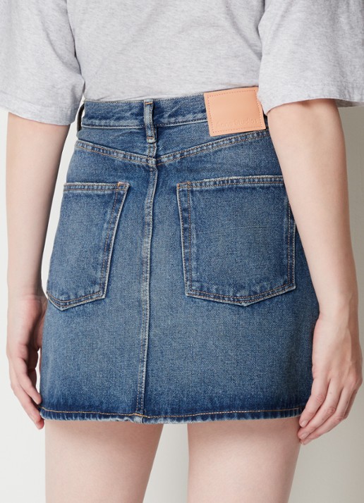 Acne Studios Mini spijkerrok met steekzakken - achterkant indigo