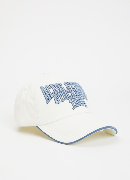 Acne Studios Pet met logoborduring - voorkant 2 ivoor