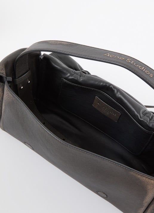 Acne Studios Schoudertas van kalfsleer met verwassen afwerking - detail 3 donkerbruin