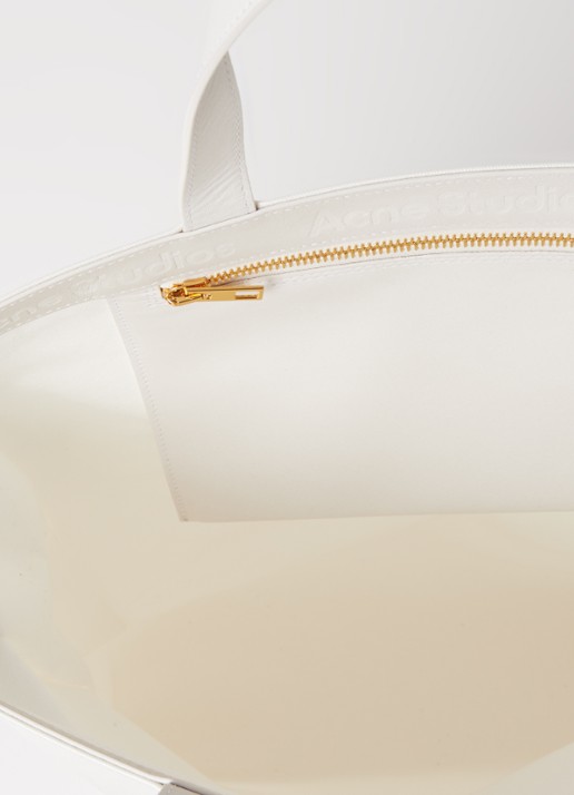 Acne Studios Shopper met leren details en lakfinish - detail 3 wit