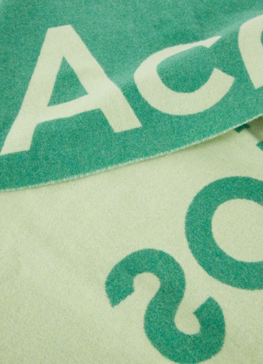 Acne Studios Sjaal in wolblend met logoprint 200 x 40 cm - detail groen