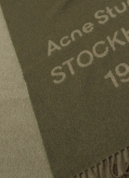 Acne Studios Sjaal van wol met logoprint 180 x 40 cm - detail legergroen