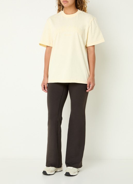 Adanola T-shirt met logoborduring - voorkant 4 lichtgeel