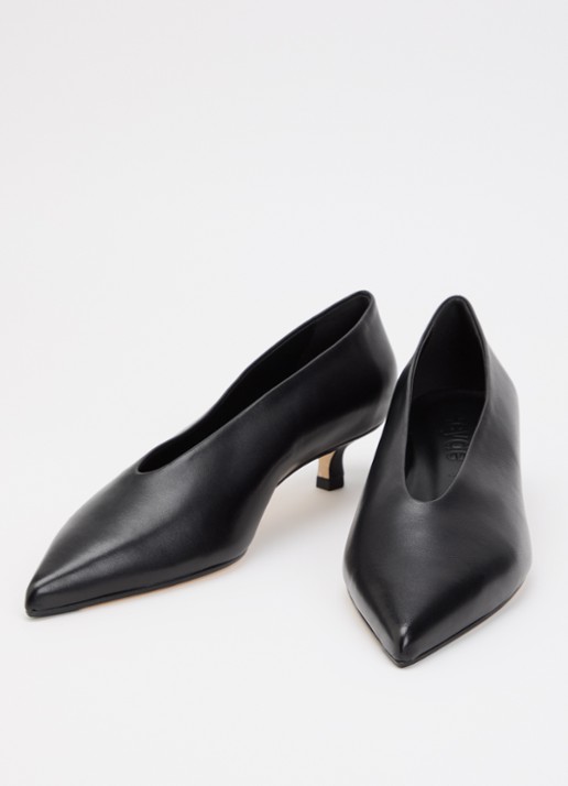 Aeyde Clara pump van lamsleer - detail 3 zwart