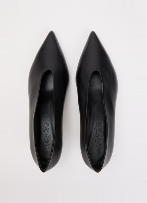 Aeyde Clara pump van lamsleer - detail 4 zwart