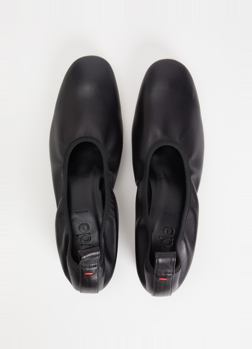 Aeyde Gemma pump van leer - detail 2 zwart