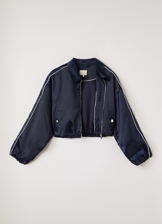 AI&KO Ilka cropped bomberjack van satijn - voorkant 3 donkerblauw