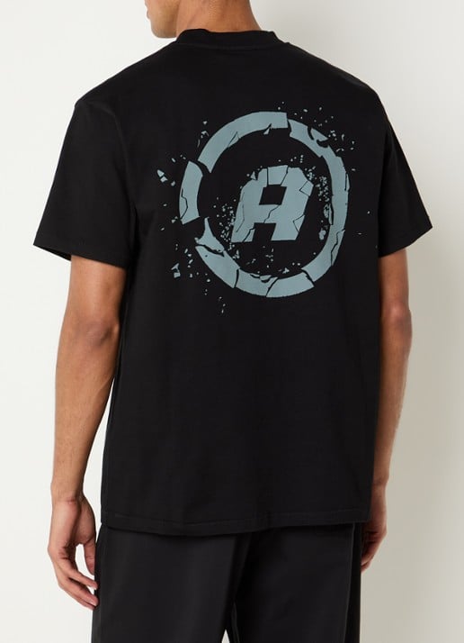 Aiche Broken Pieces T-shirt met logo- en backprint