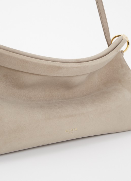 Alaïa Le Click East West Medium schoudertas van nubuck - detail 5 taupe