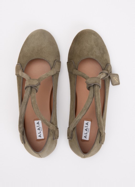 Alaïa Le Teckel ballerina van geitensuède - detail 3 khaki