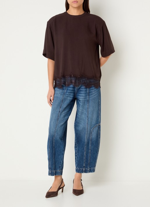 alchemist Fia T-shirt met schoudervulling en details van kant - voorkant 3 chocoladebruin