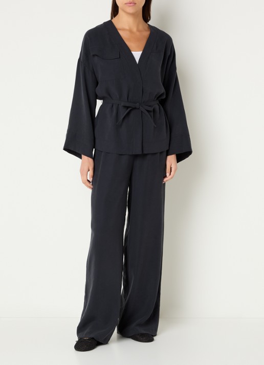 alchemist Lieke blouse met borstzak en strikceintuur - voorkant 3 zwart