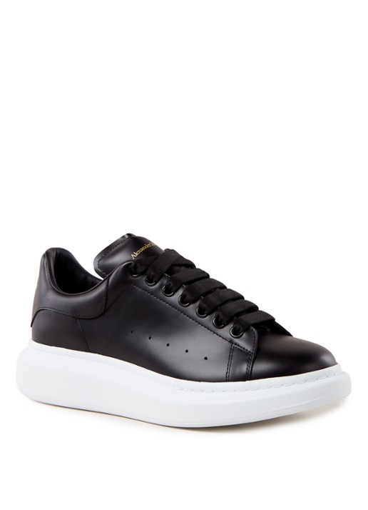 Alexander McQueen Oversized sneaker van kalfsleer - voorkant zwart
