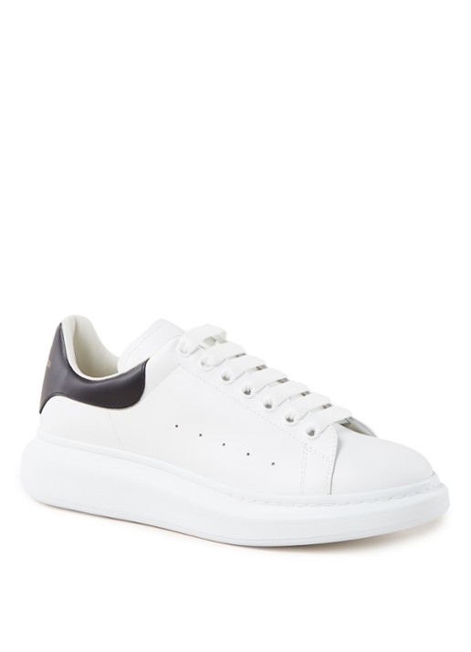 Alexander McQueen Oversized sneaker van kalfsleer - voorkant wit