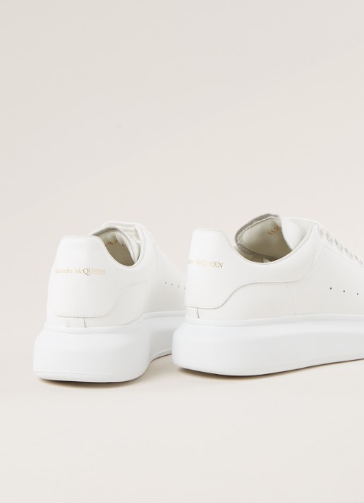 Alexander McQueen Oversized sneaker van kalfsleer - detail wit
