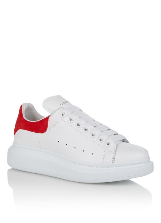 Alexander McQueen Oversized sneaker van kalfsleer - voorkant wit