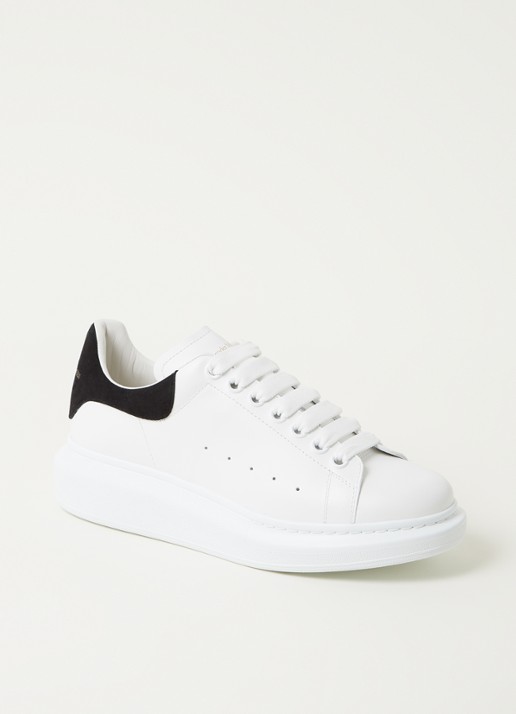 Alexander McQueen Sneaker van kalfsleer met suède detail - voorkant 2 wit