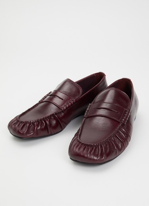 ALOHAS Aven loafer van leer - detail bordeauxrood