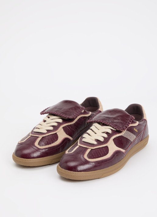 ALOHAS Tb.490 Club sneaker van lakleer met details van suède - detail bordeauxrood