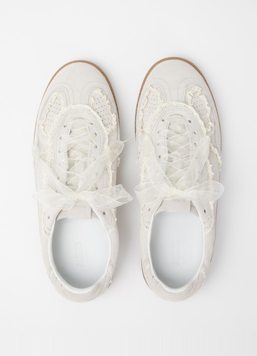 ALOHAS Tb.490 Crochet sneaker van suède met broderie - detail 4 creme