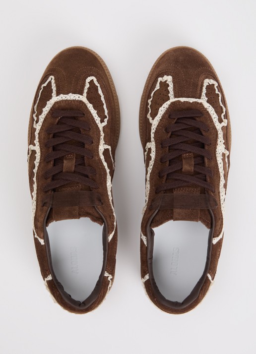 ALOHAS Tb.490 Crochet sneaker van suède met broderie - detail 4 chocoladebruin