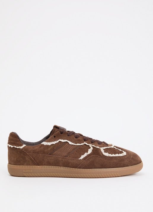 ALOHAS Tb.490 Crochet sneaker van suède met broderie