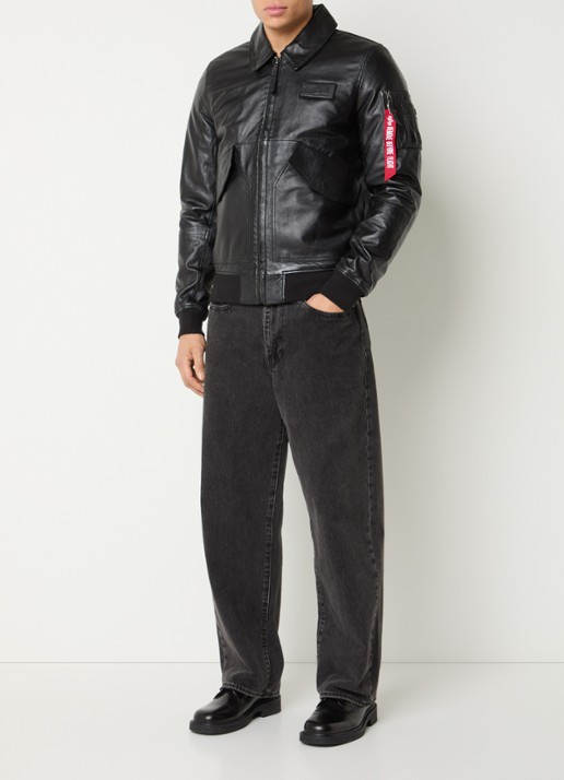 Alpha Industries CW-45 bomberjack van leer met klepzakken - voorkant 2 zwart