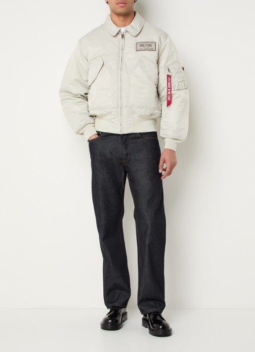 Alpha Industries CWU-45 bomberjack met logoborduring - voorkant 3 lichtgrijs