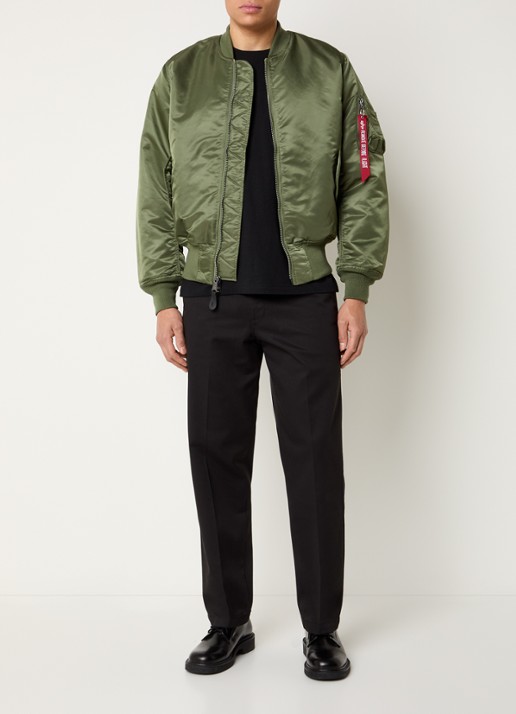 Alpha Industries MA-1 gewatteerd bomberjack met klepzakken - voorkant 3 olijfgroen