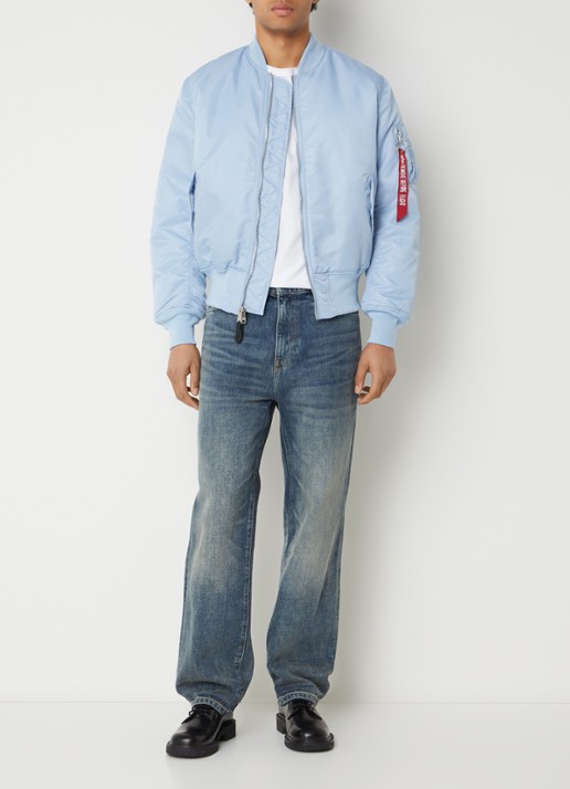 Alpha Industries MA-1 gewatteerd bomberjack met klepzakken - voorkant 3 lichtblauw