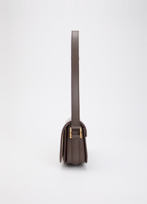 AMI Paris Crossbodytas van leer met verstelbare schouderriem - detail 3 hazelnootbruin