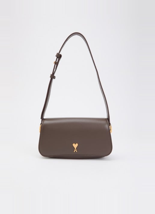 AMI Paris Crossbodytas van leer met verstelbare schouderriem - voorkant hazelnootbruin