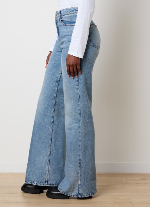 AMI Paris High waist flared jeans met lichte wassing - detail 2 indigo